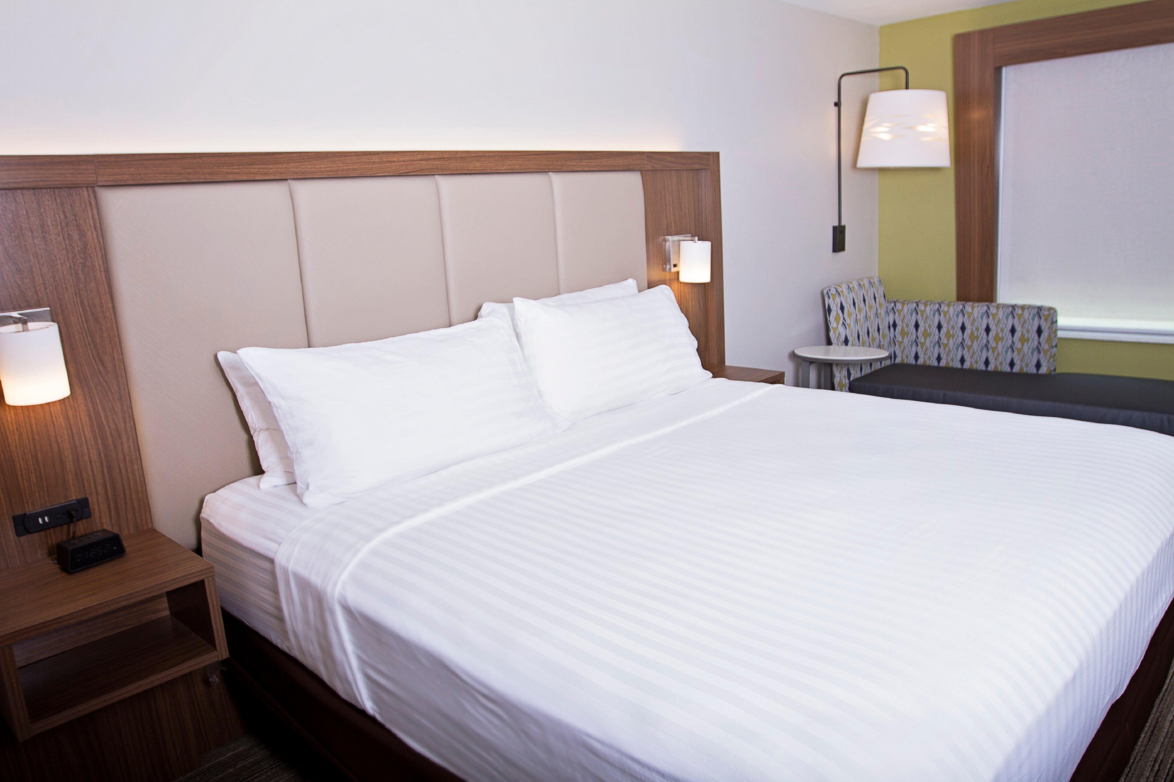 Holiday Inn Express & Suites Greenwood Mall By Ihg Exterior photo