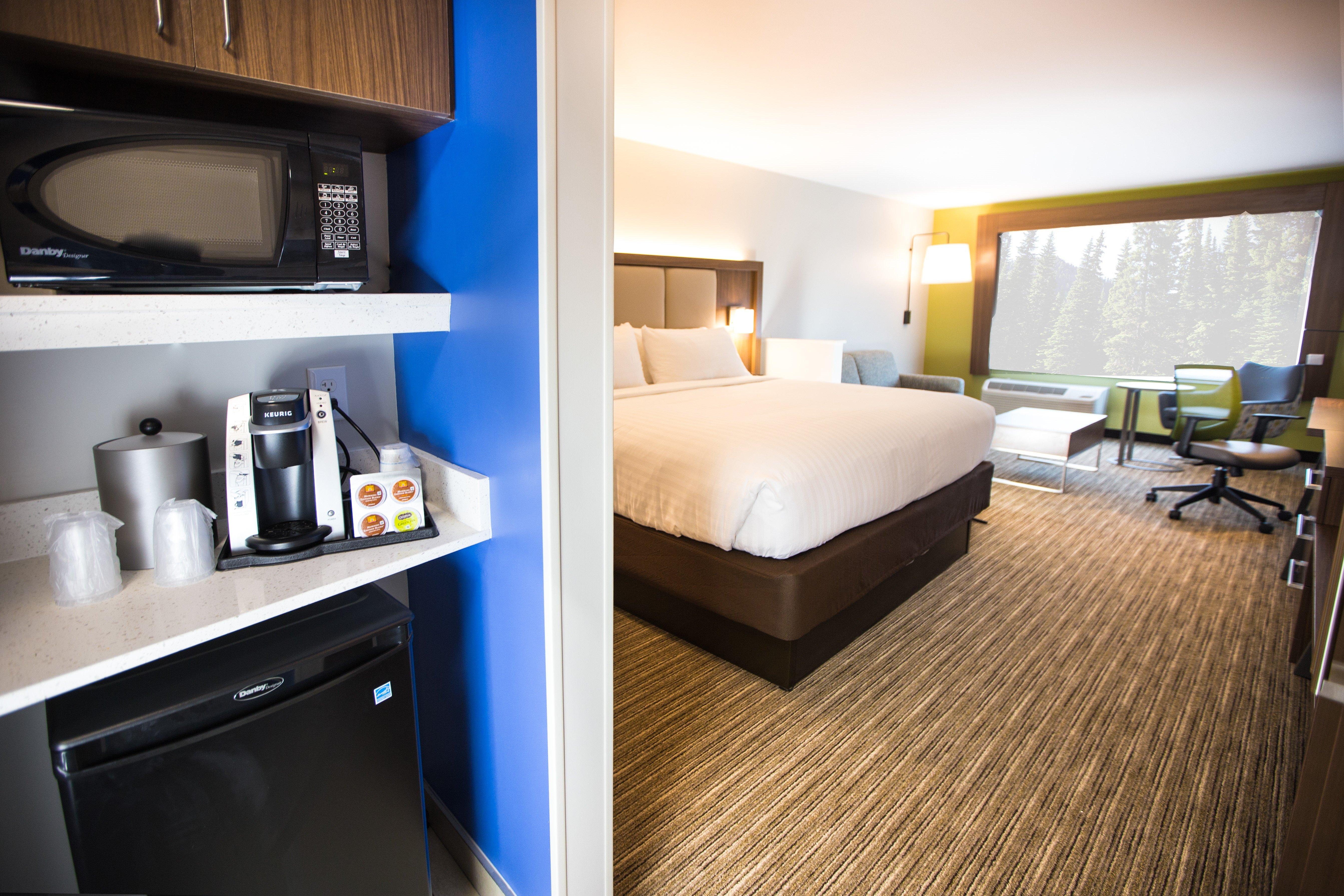 Holiday Inn Express & Suites Greenwood Mall By Ihg Exterior photo