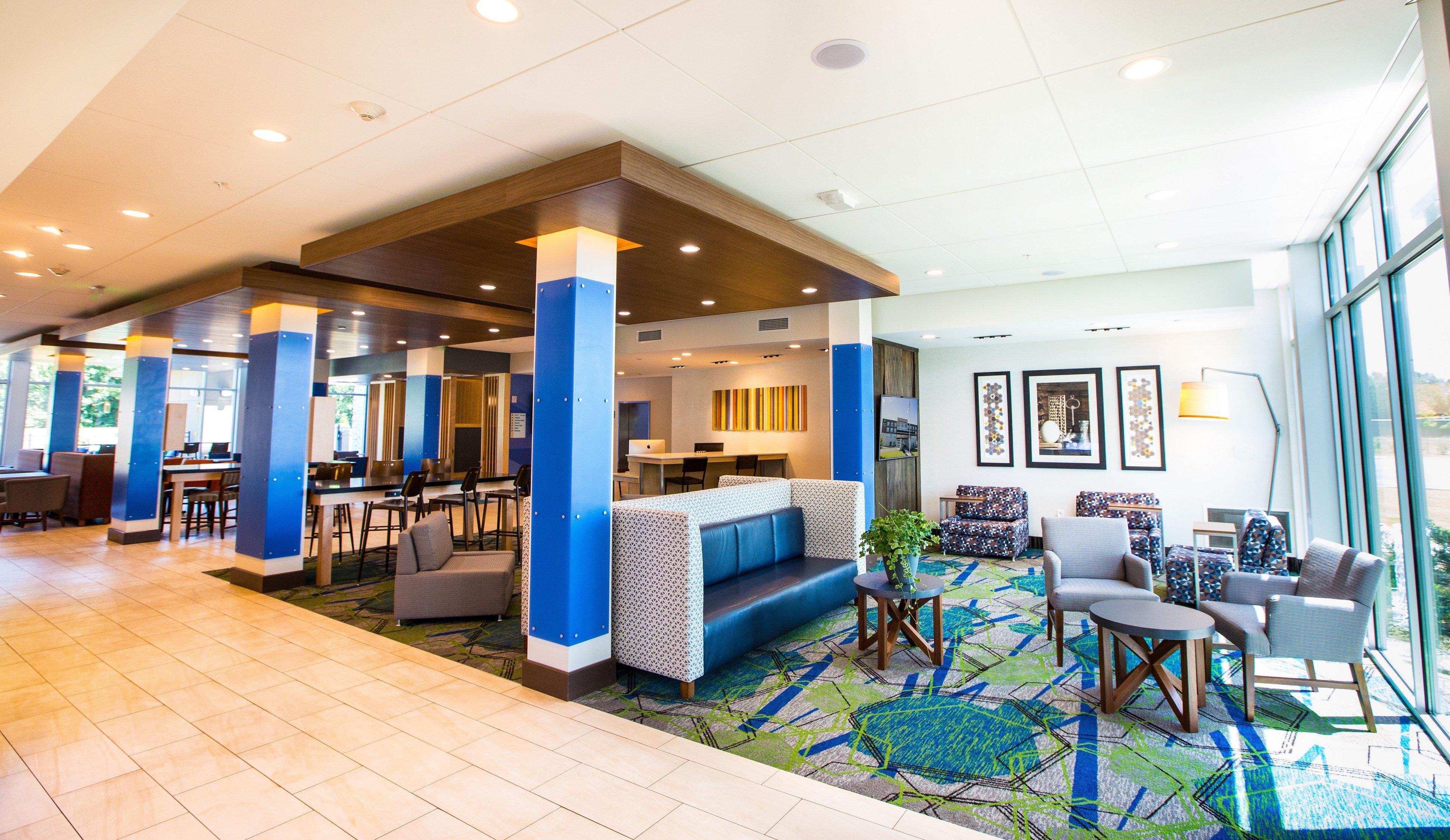 Holiday Inn Express & Suites Greenwood Mall By Ihg Exterior photo